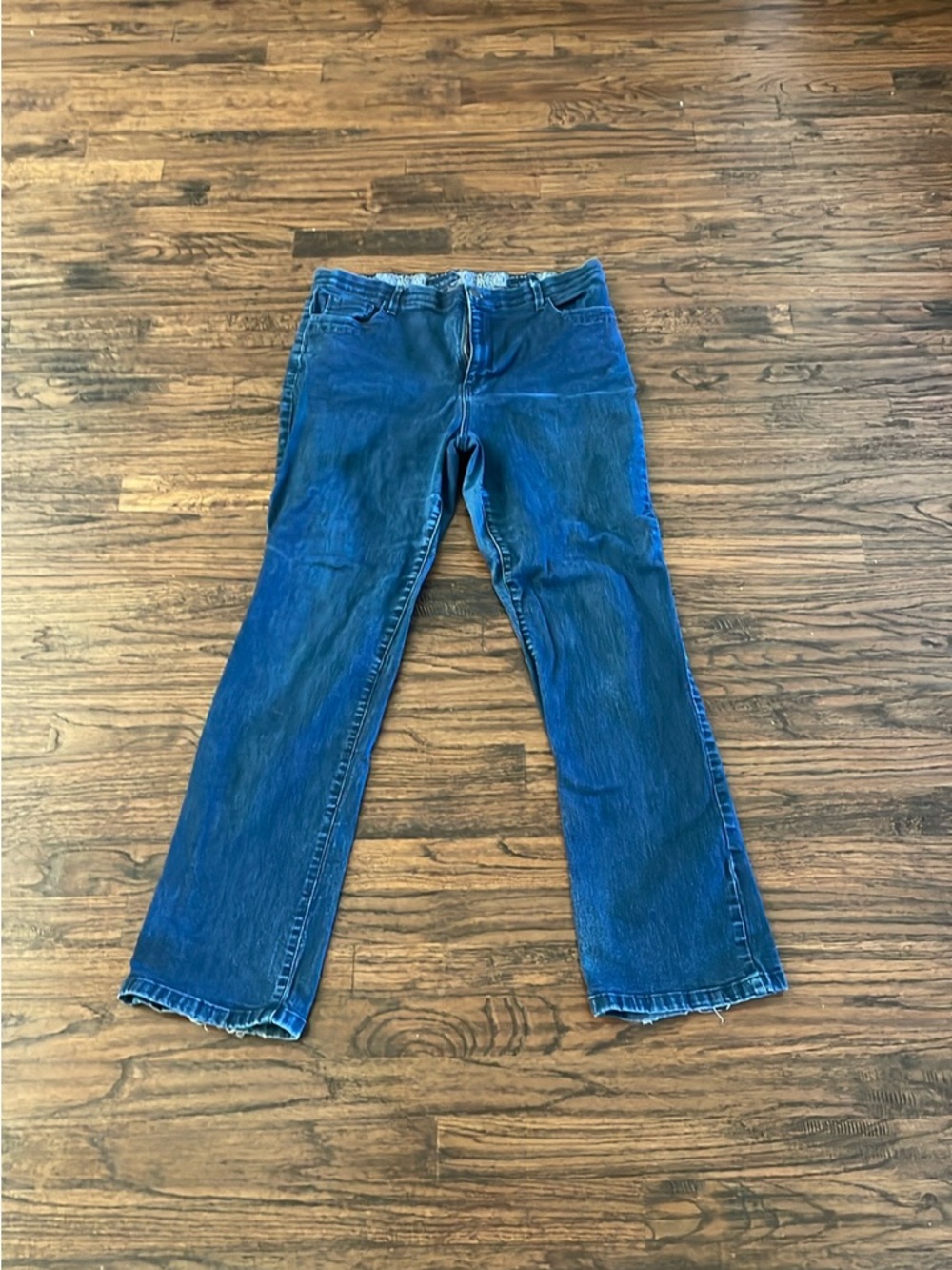 Gloria Vanderbilt dark blue denim jeans with patterned waistband